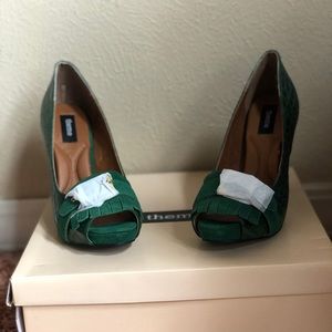 THEME Heels!